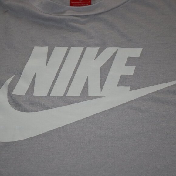 Nike Cropped T-Shirt - Picture 2 of 3